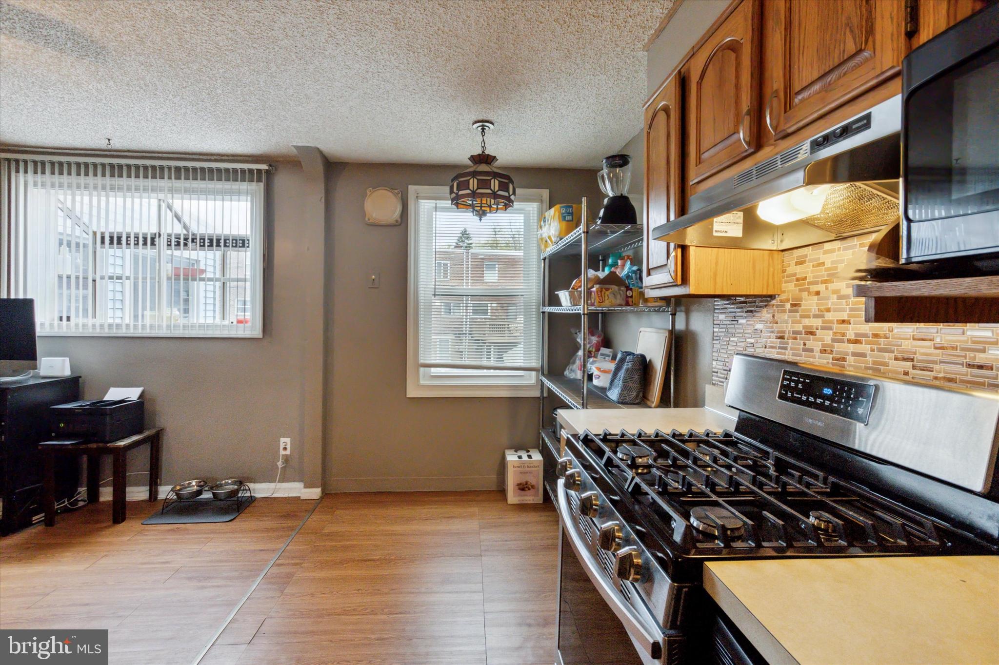 2064 Heather Road Folcroft, PA 19032 - Photo 6 of 15 Kitchen
