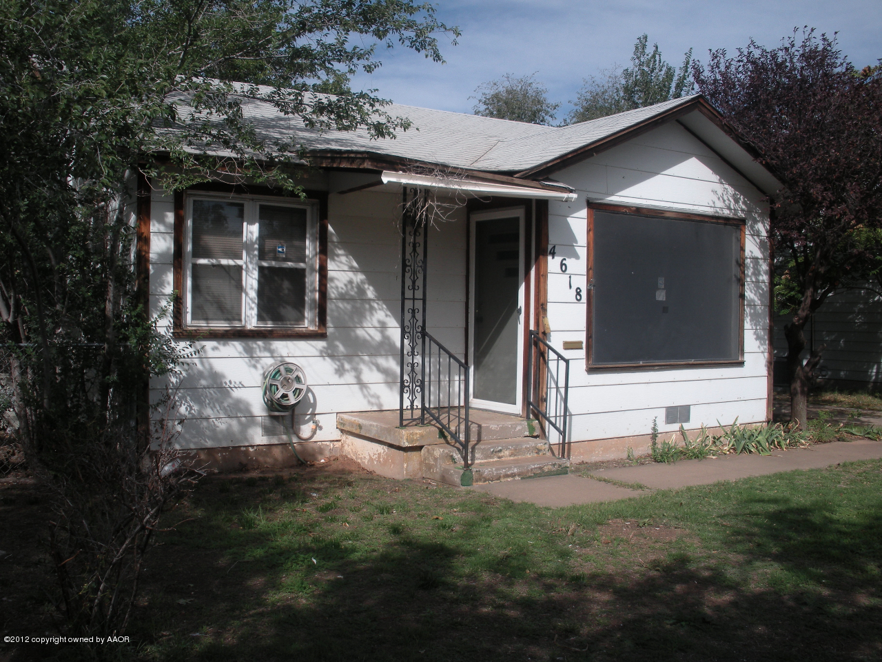 4618 Crockett Street Amarillo, TX 79110 - Photo 1 of 18 front porch