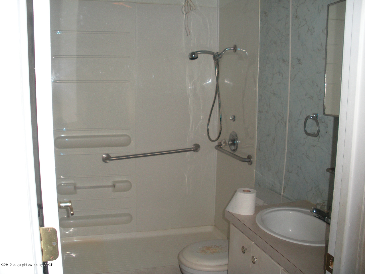4618 Crockett Street Amarillo, TX 79110 - Photo 11 of 18 bathroom