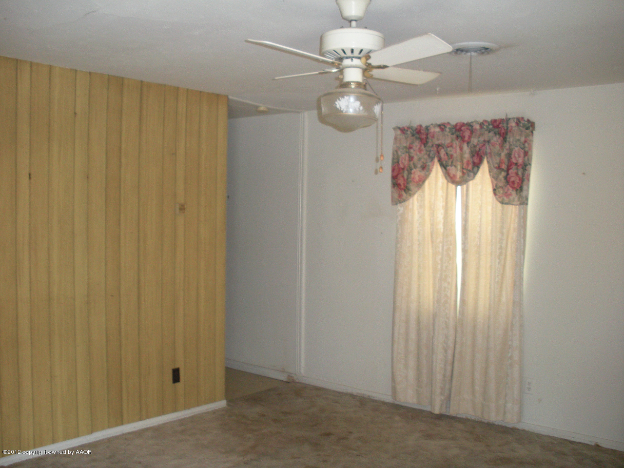 4618 Crockett Street Amarillo, TX 79110 - Photo 15 of 18 living room