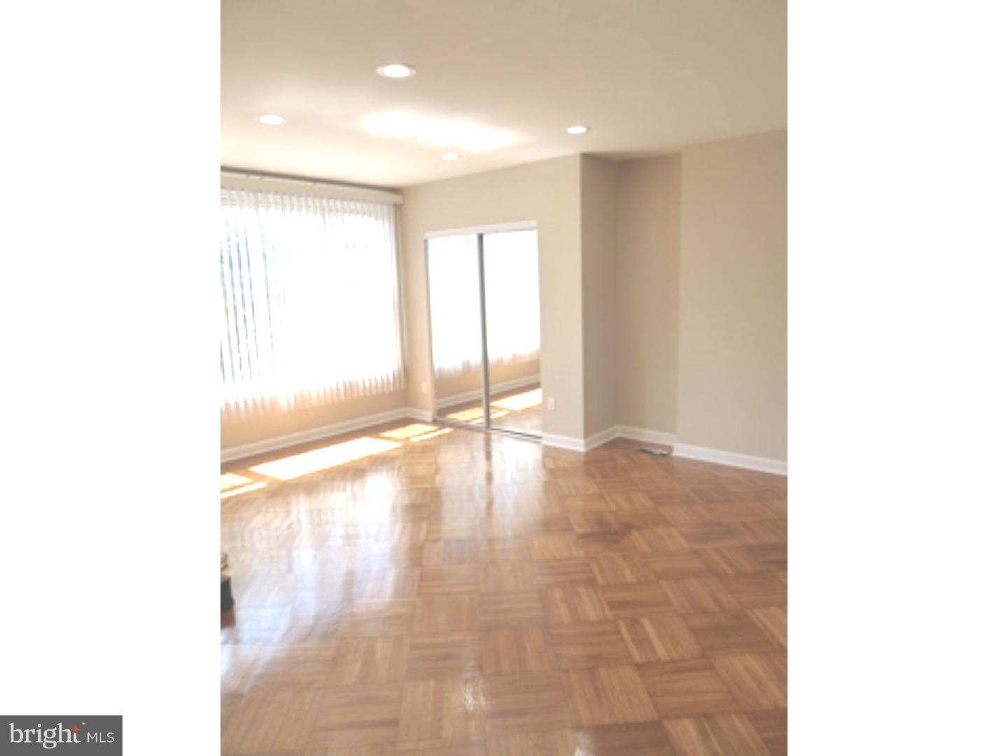 1825 Ashley Road Philadelphia, PA 19126 - Photo 3 of 22 Living Room