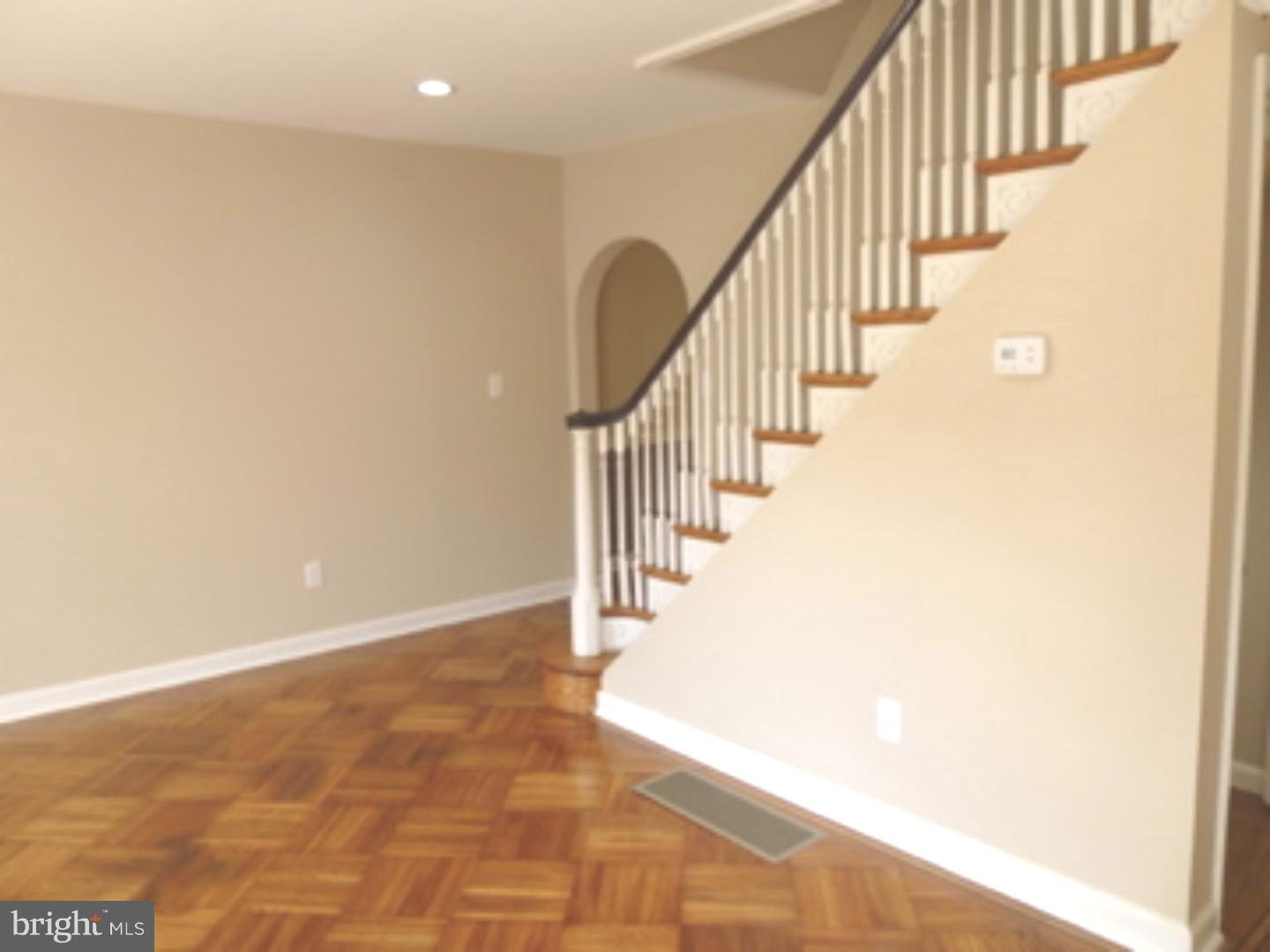 1825 Ashley Road Philadelphia, PA 19126 - Photo 4 of 22 Living Room