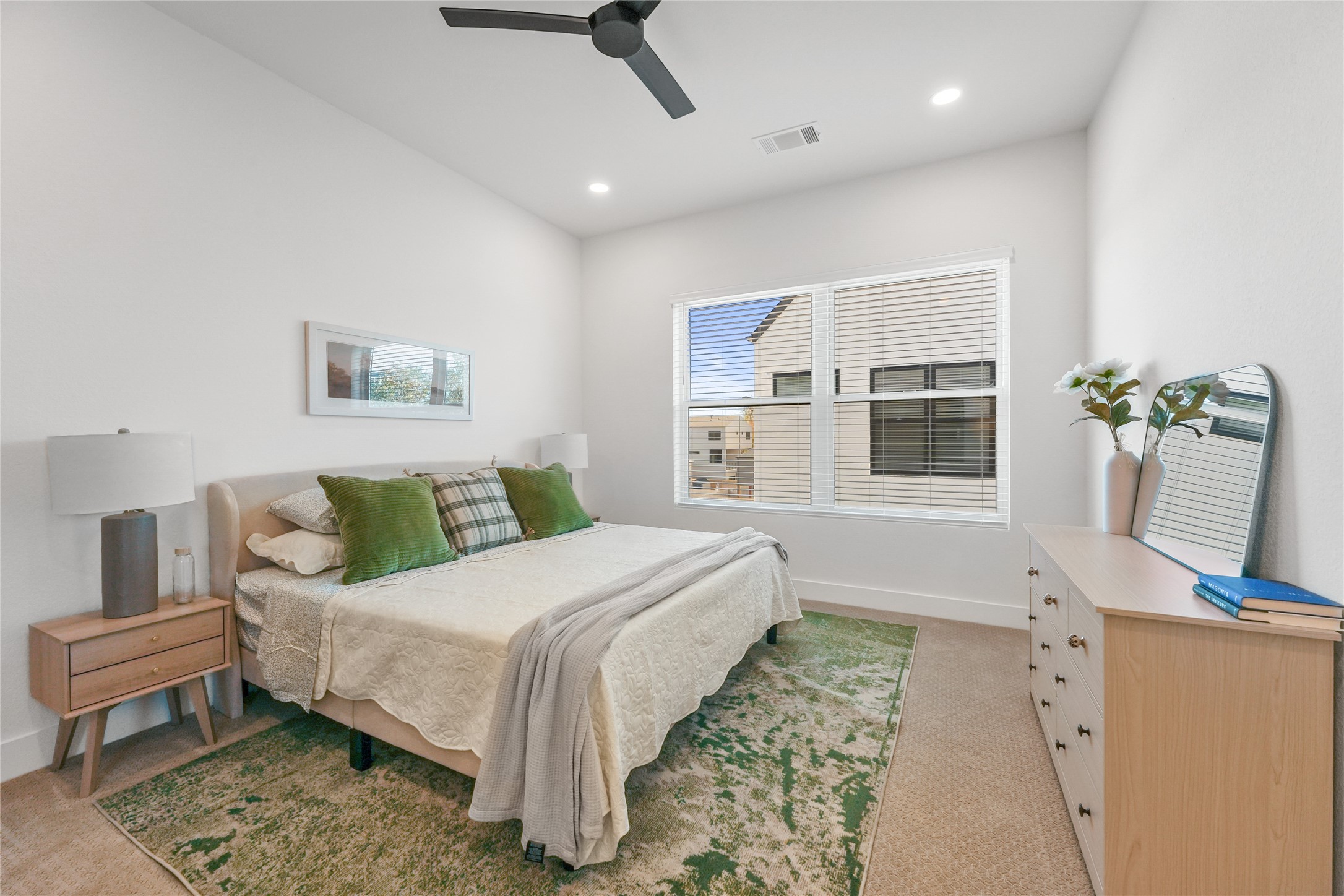 1503 Vermont Street, Unit A Houston, TX 77006 - Photo 16 of 38 Primary Bedroom