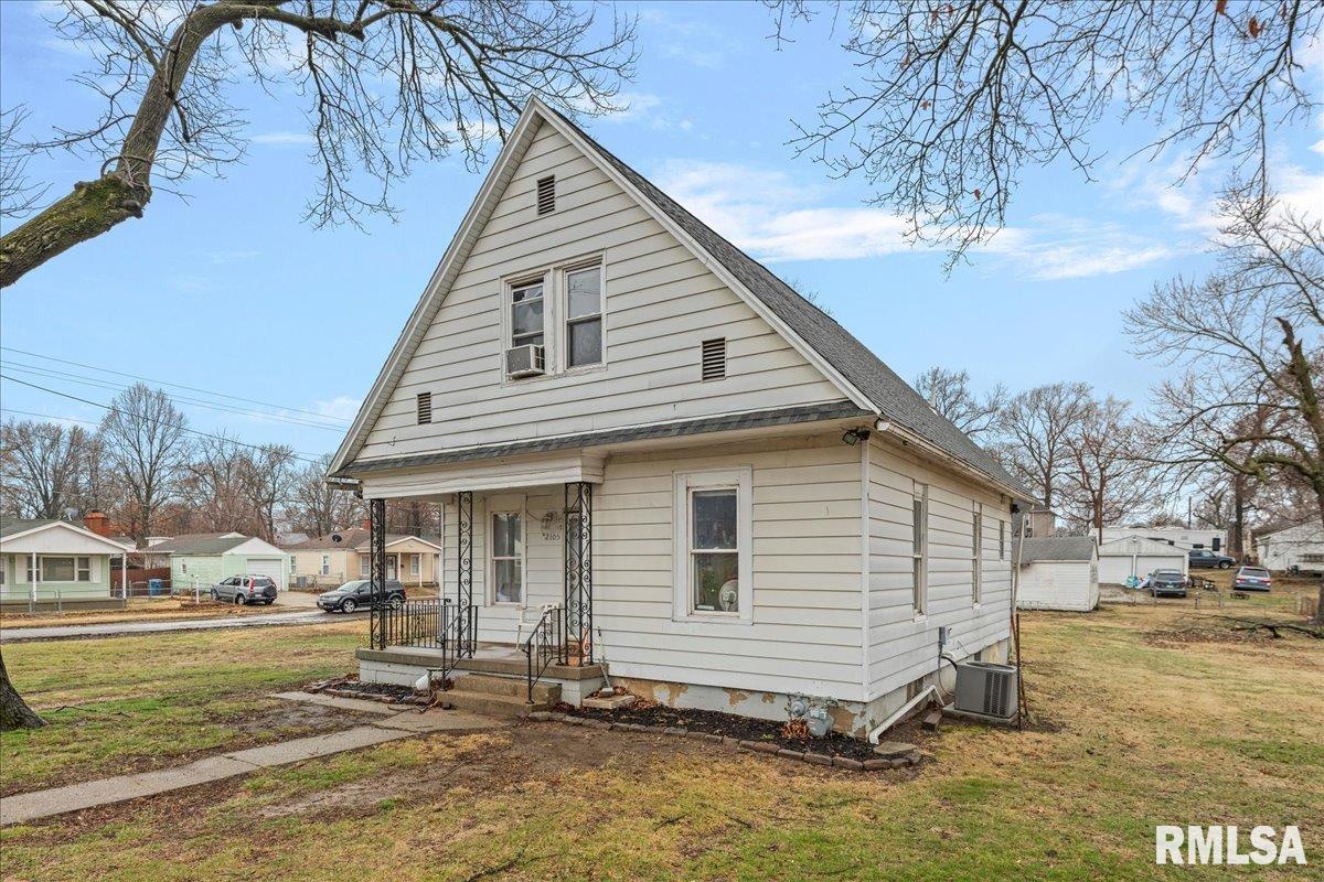 2105 Elizabeth Street Springfield, IL 62702 - Photo 2 of 35