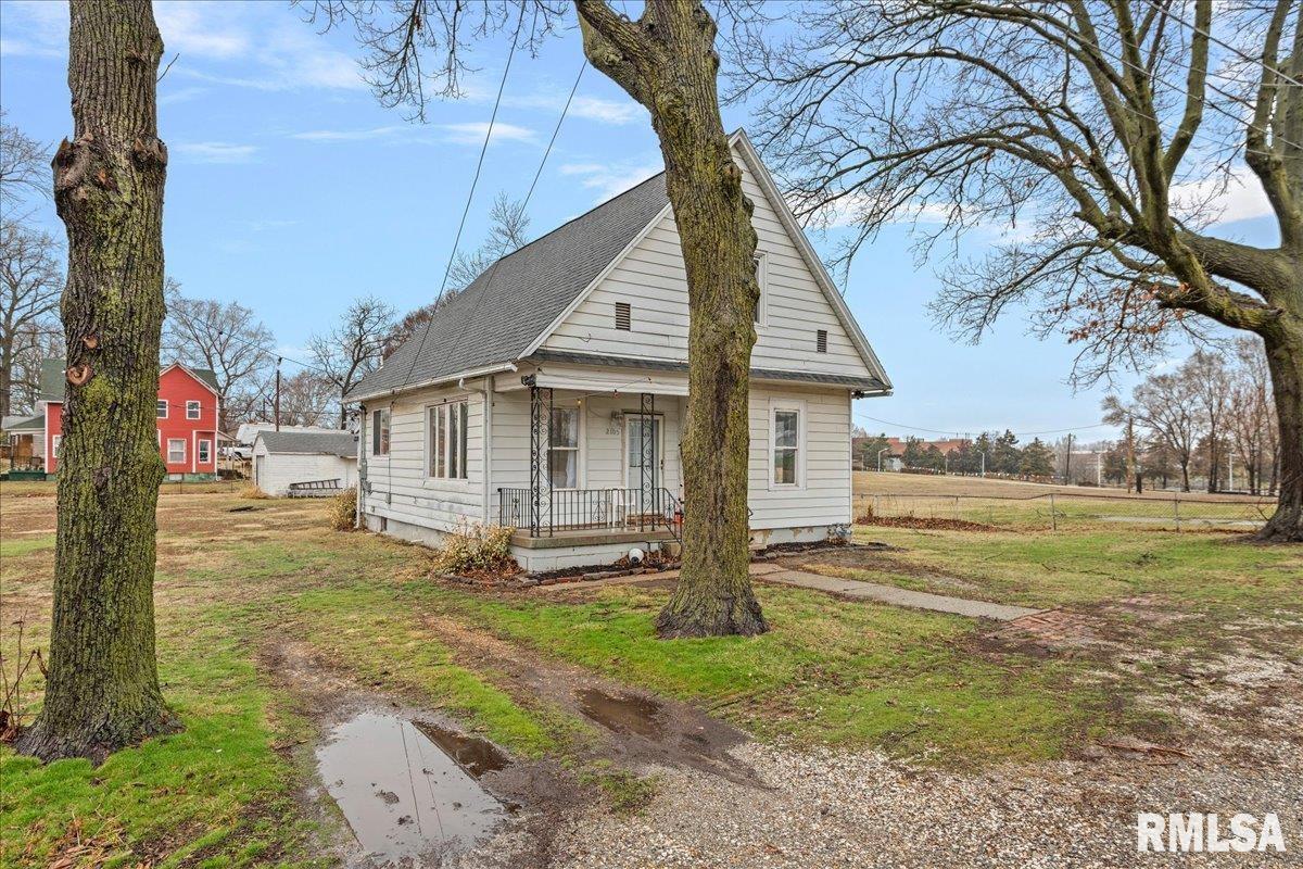 2105 Elizabeth Street Springfield, IL 62702 - Photo 3 of 35