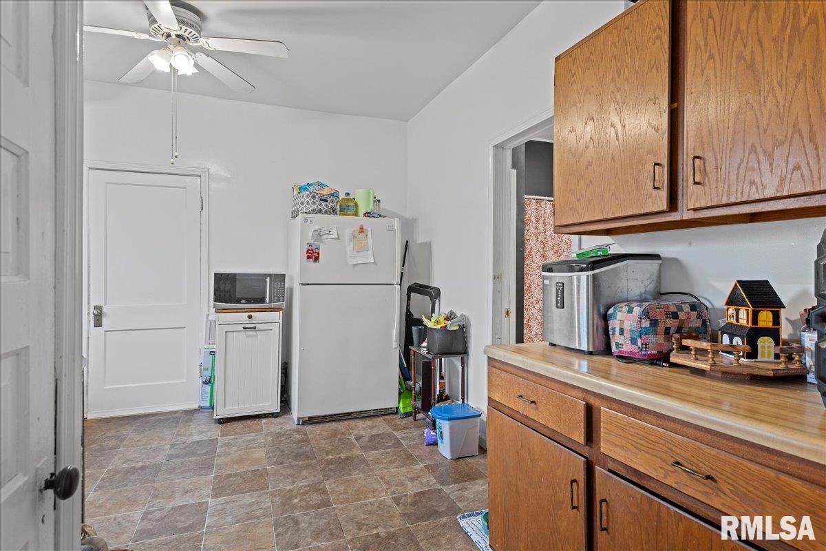 2105 Elizabeth Street Springfield, IL 62702 - Photo 8 of 35