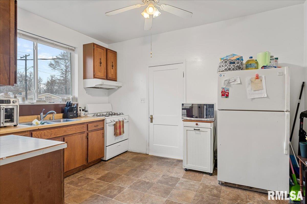 2105 Elizabeth Street Springfield, IL 62702 - Photo 9 of 35