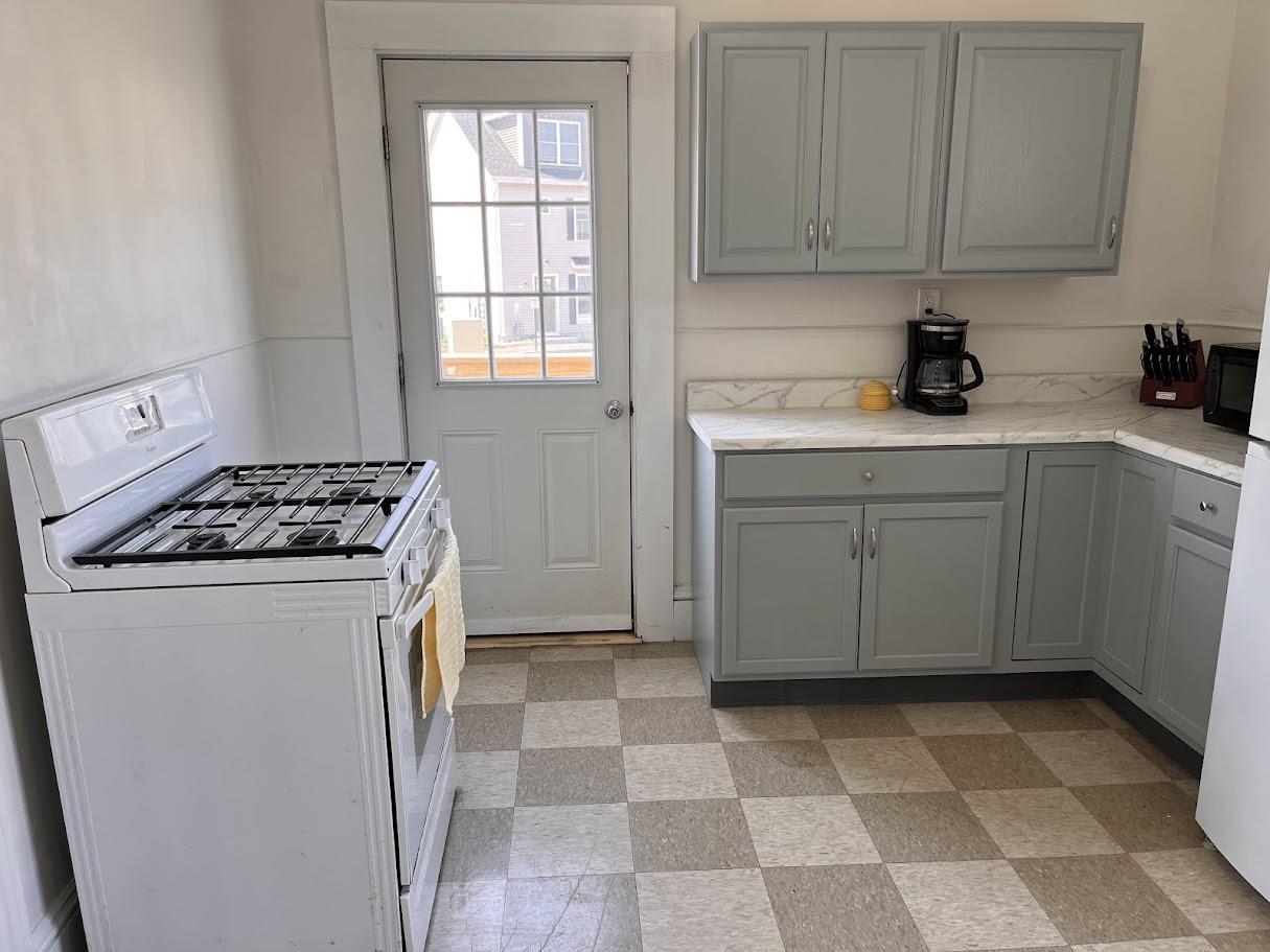 408 Porter Street Manchester, NH 03103 - Photo 3 of 20