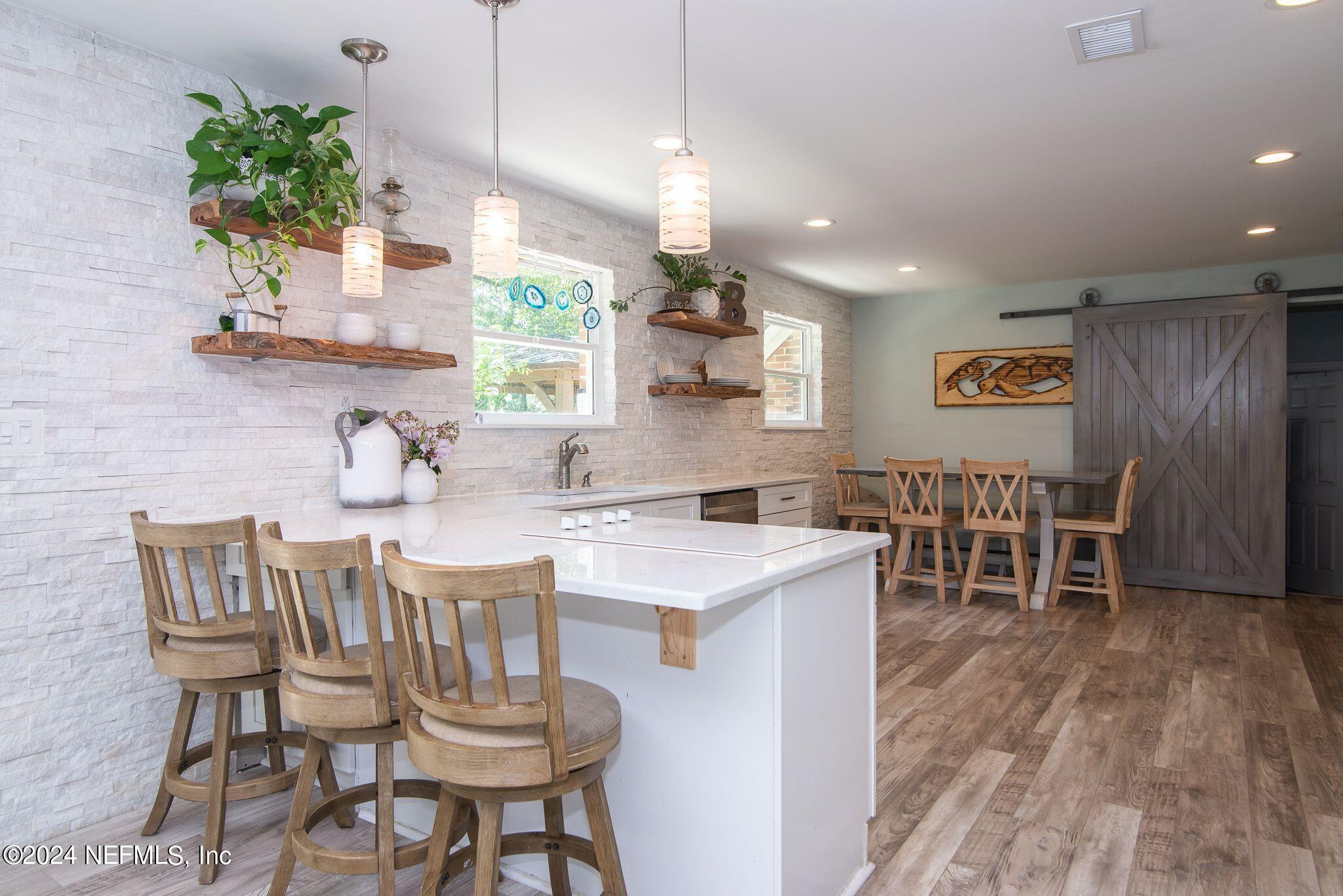 8369 Bascom Road Jacksonville, FL 32216 - Photo 12 of 20 iWNLUpVa