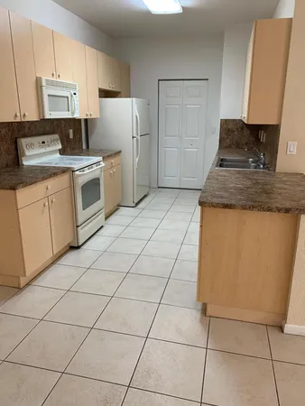 $1,750 | 3565 Forest Hill Boulevard, Unit 86, Palm Springs, FL 33406