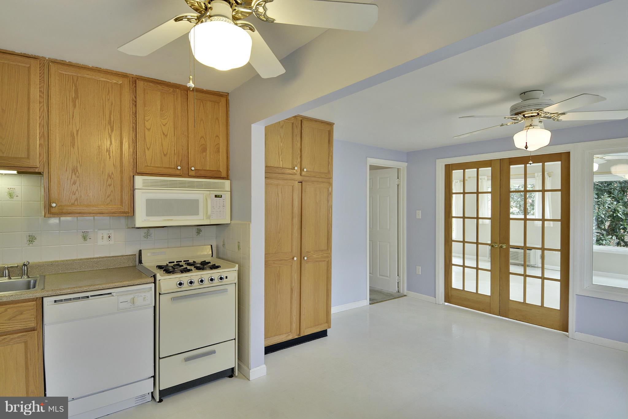 4402 Garrett Park Road Silver Spring, MD 20906 - Photo 9 of 30 Kitchen