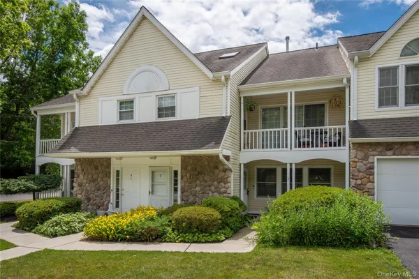 $349,999 | 5 Spruce Ridge Drive, Unit 5, Fishkill, NY 12524
