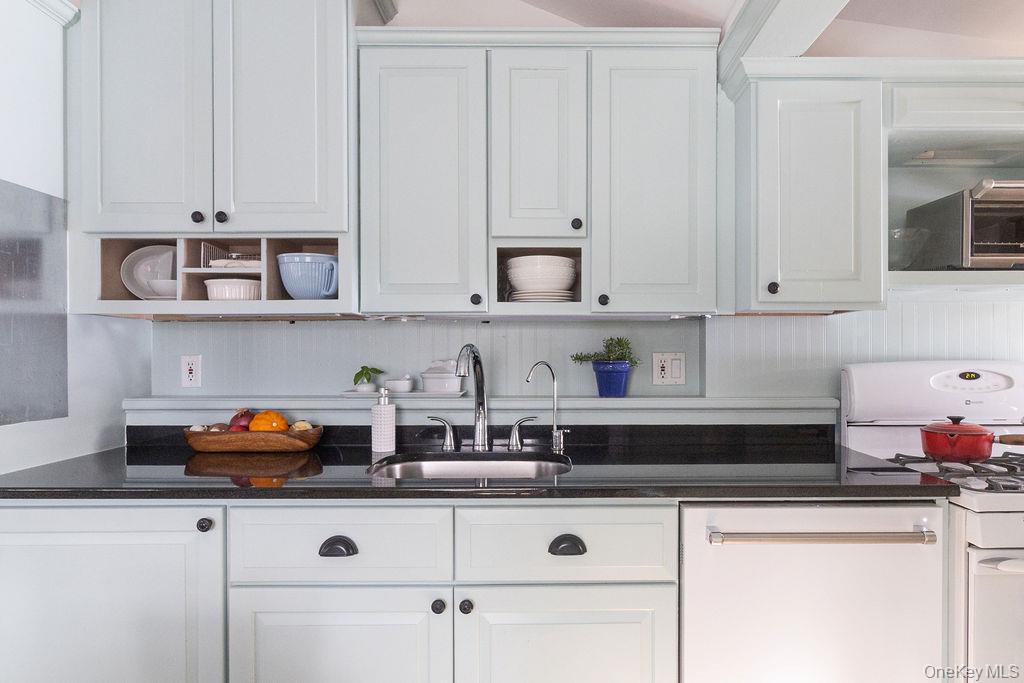 3 Vine Road Rocky Point, NY 11778 - Photo 5 of 19