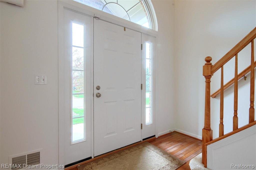 49015 Hawksburry Road Canton, MI 48188 - Photo 2 of 39
