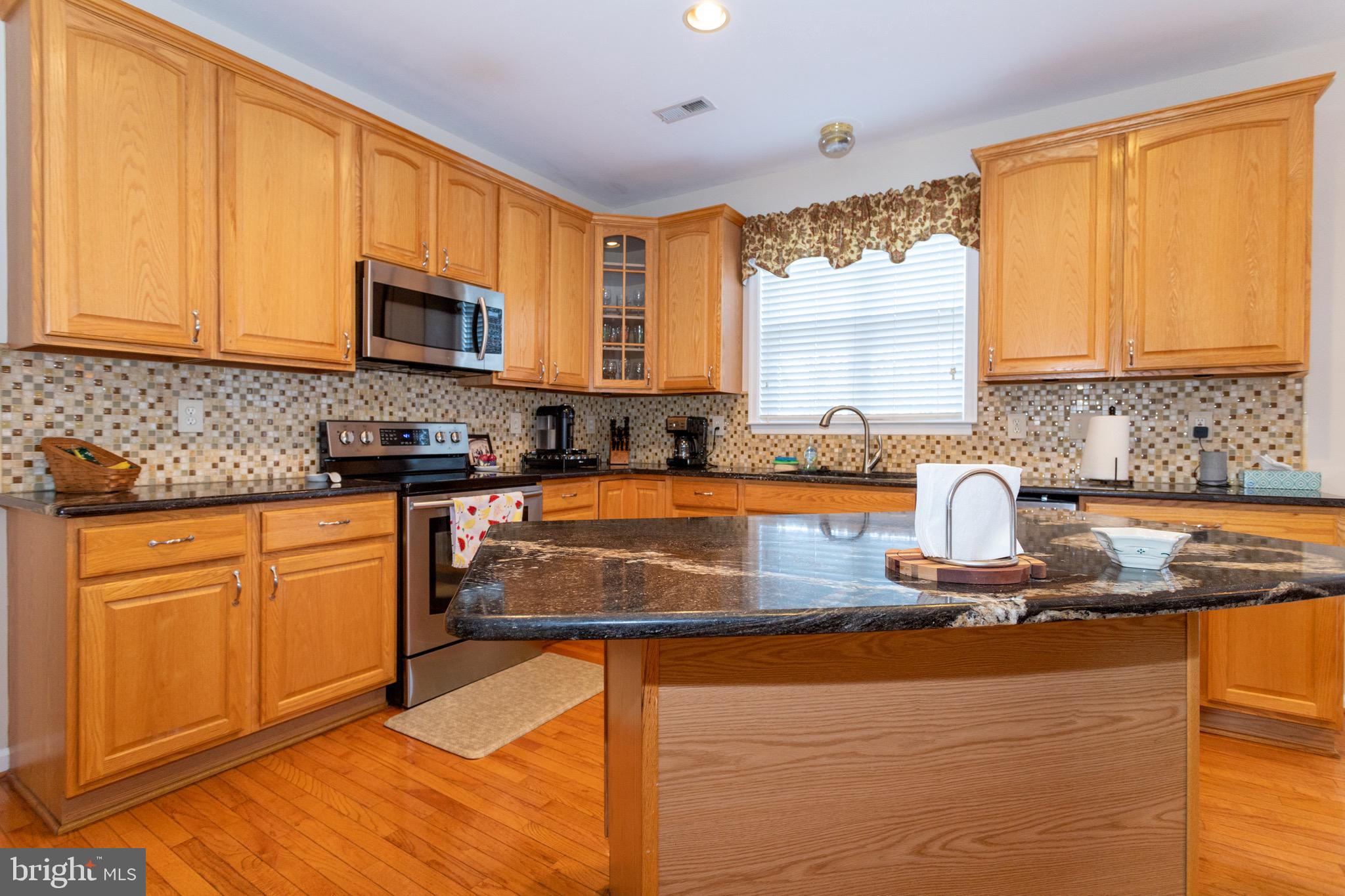 17911 Coachmans Road Germantown, MD 20874 - Photo 41 of 86 kitchen island
