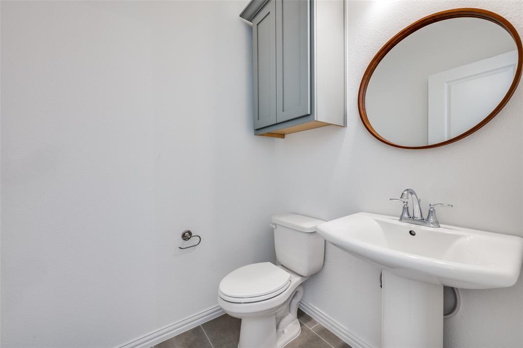 3718 Pelican Rst Way Arlington, TX 76005 - Photo 11 of 37 a bathroom with a sink and a mirror