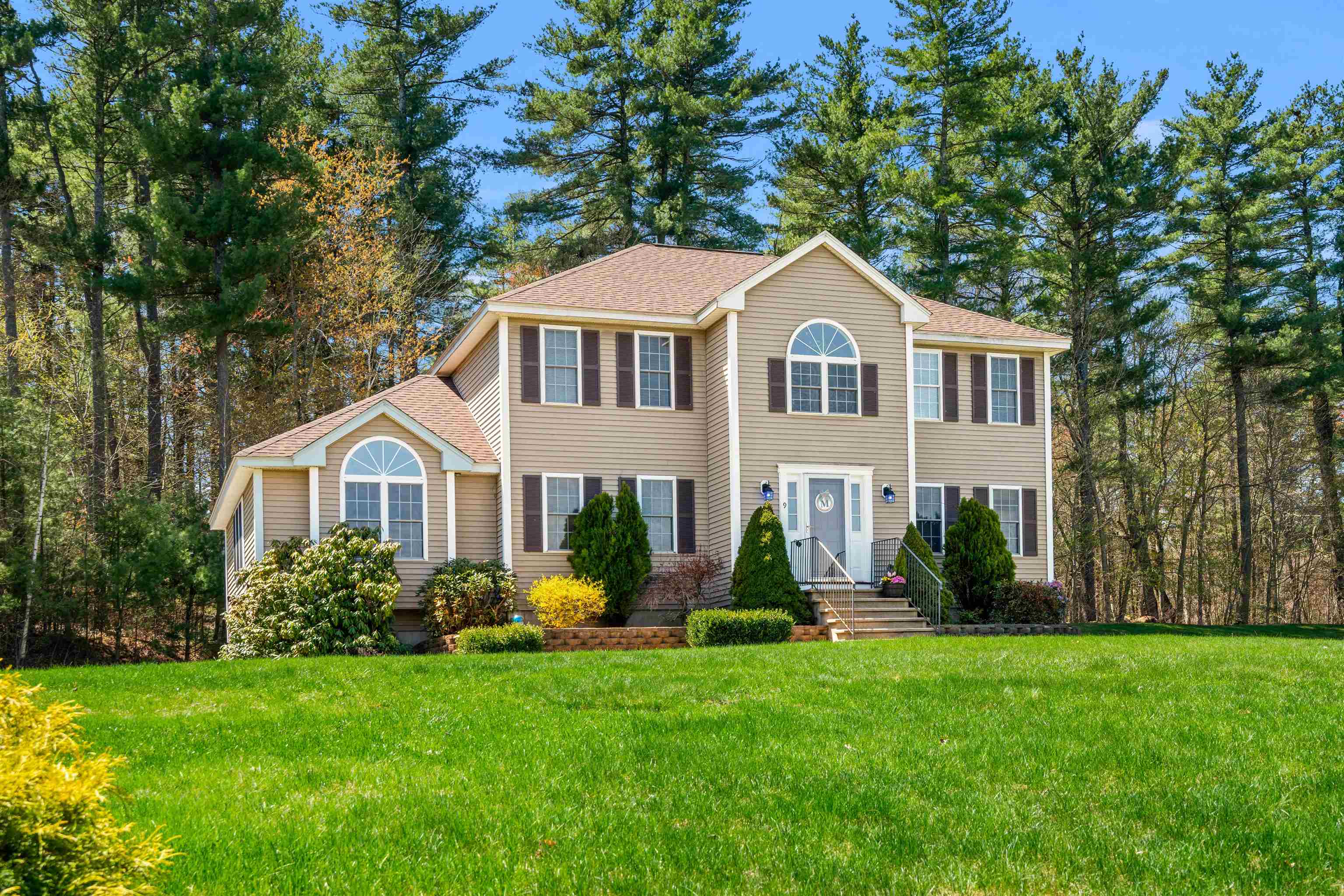 9 Haywood Road Londonderry, NH 03053 - Photo 1 of 59 Gallery Image 1