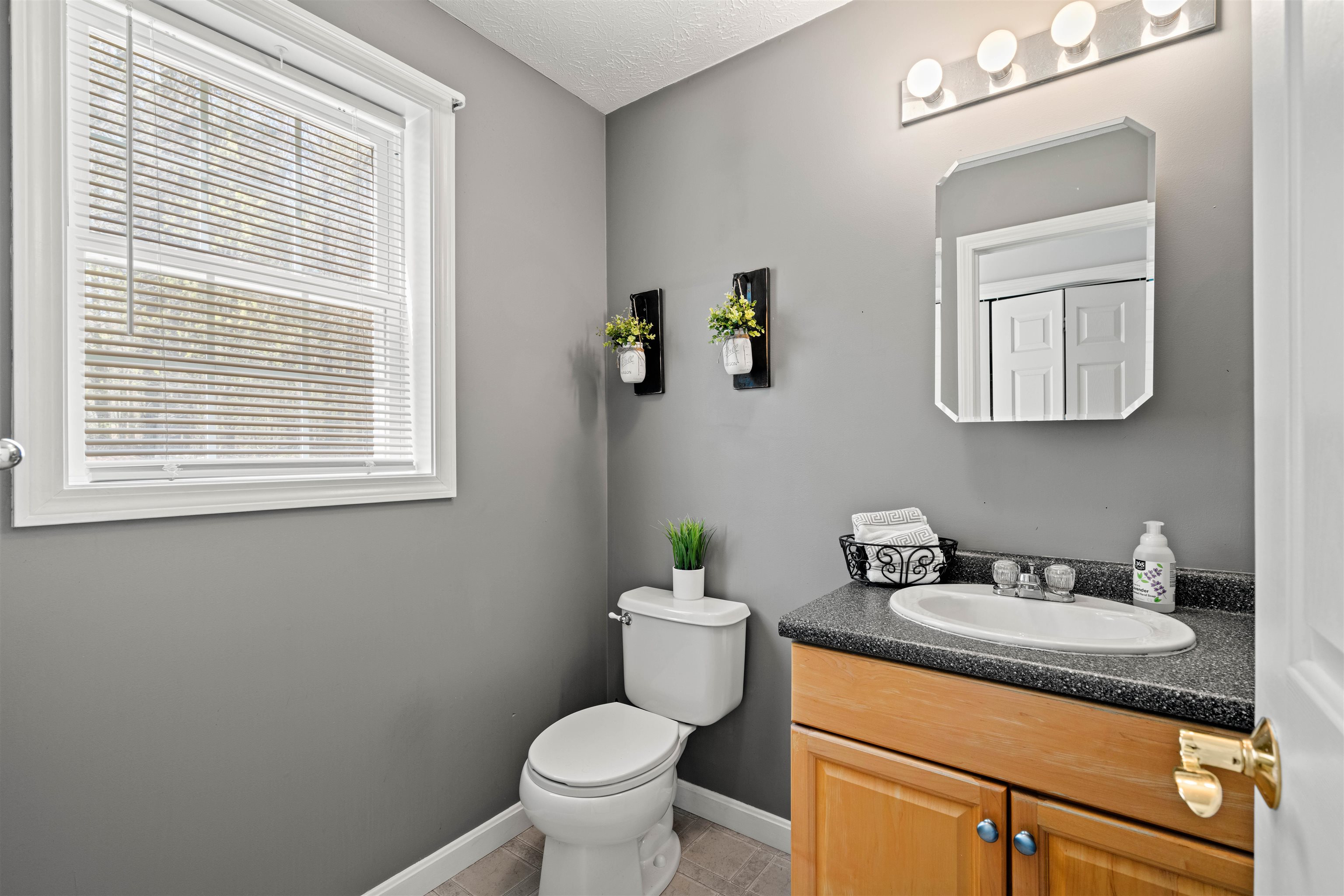 9 Haywood Road Londonderry, NH 03053 - Photo 17 of 59 Gallery Image 17