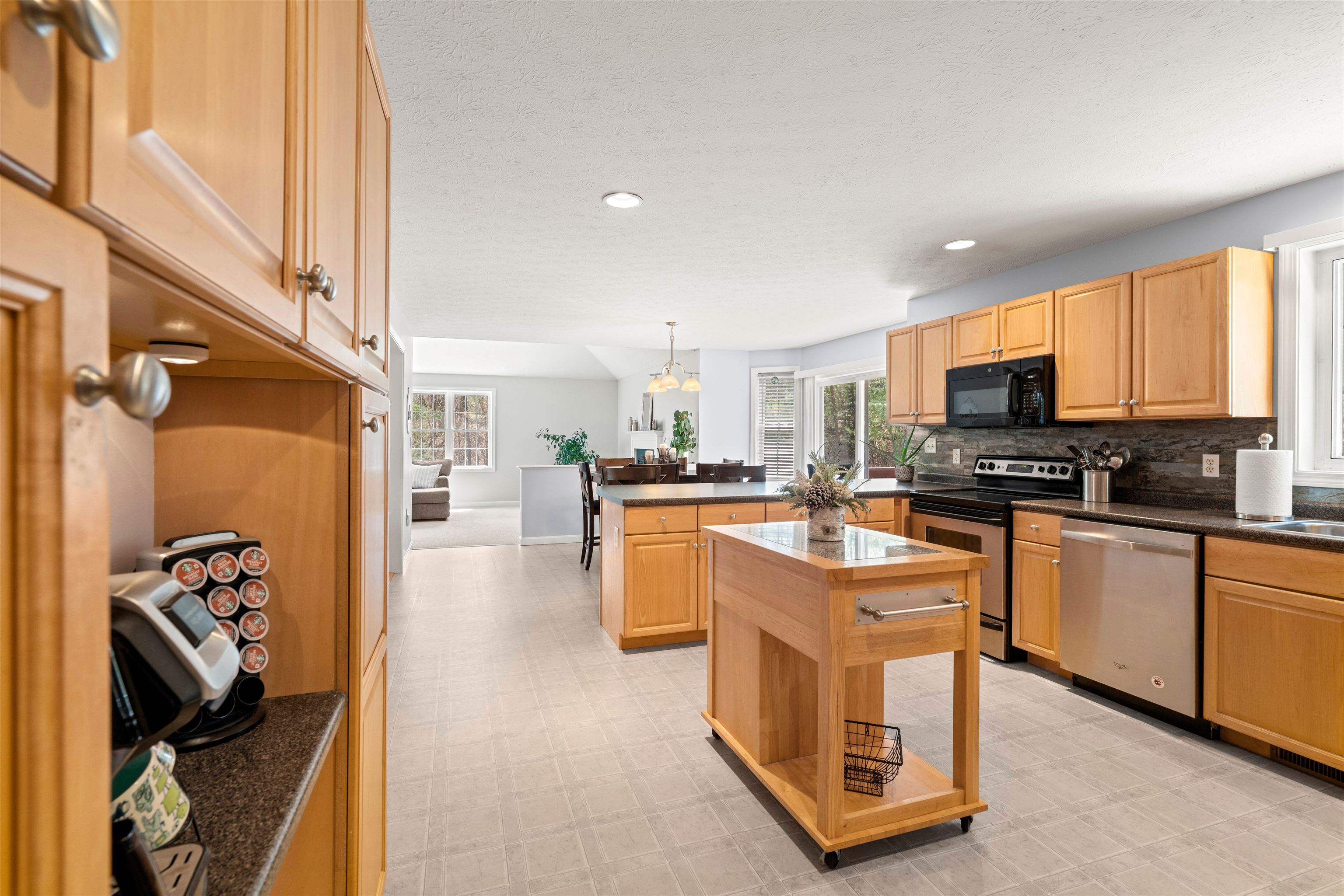 9 Haywood Road Londonderry, NH 03053 - Photo 7 of 59 Gallery Image 7