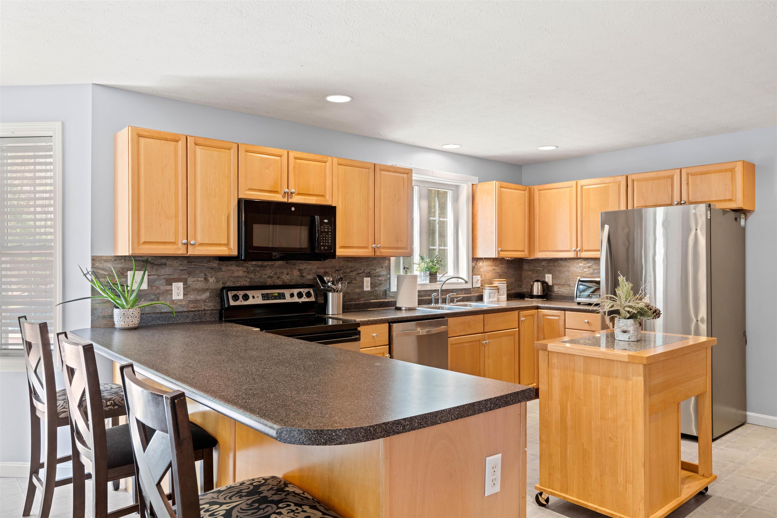 9 Haywood Road Londonderry, NH 03053 - Photo 10 of 59 Gallery Image 10
