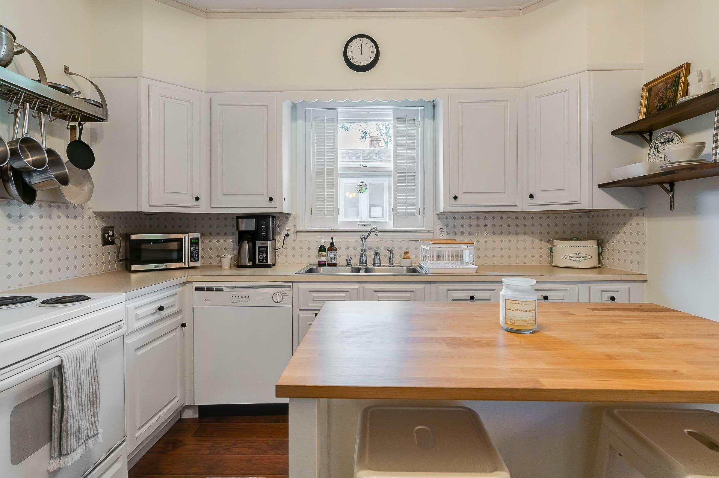 2459 Fishinger Road Columbus, OH 43221 - Photo 9 of 35