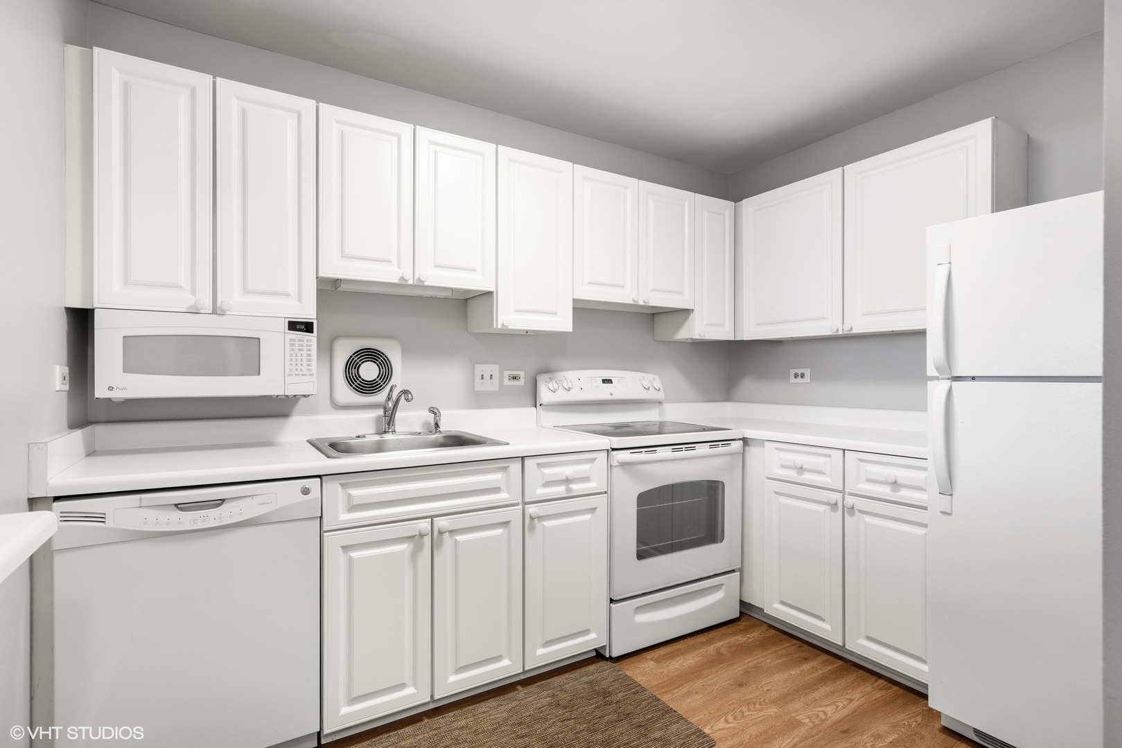 111 West Maple Street, Unit 1808 Chicago, IL 60610 - Photo 7 of 12