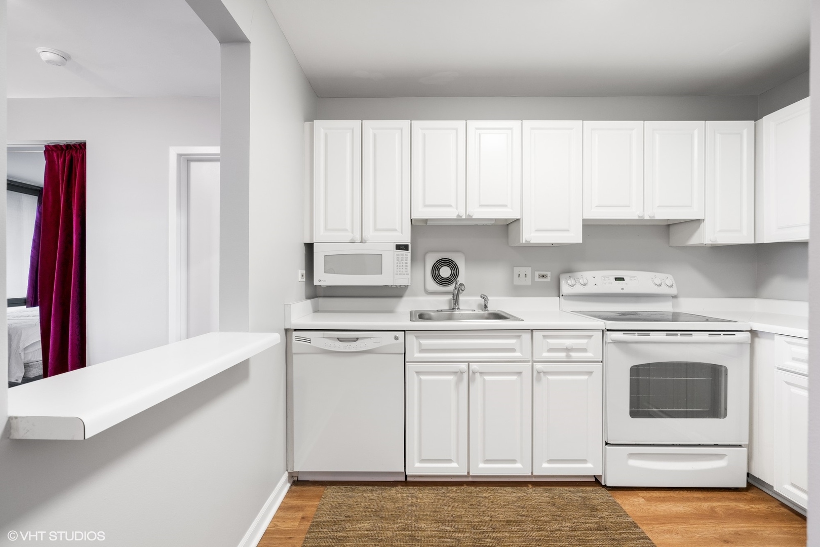 111 West Maple Street, Unit 1808 Chicago, IL 60610 - Photo 8 of 12