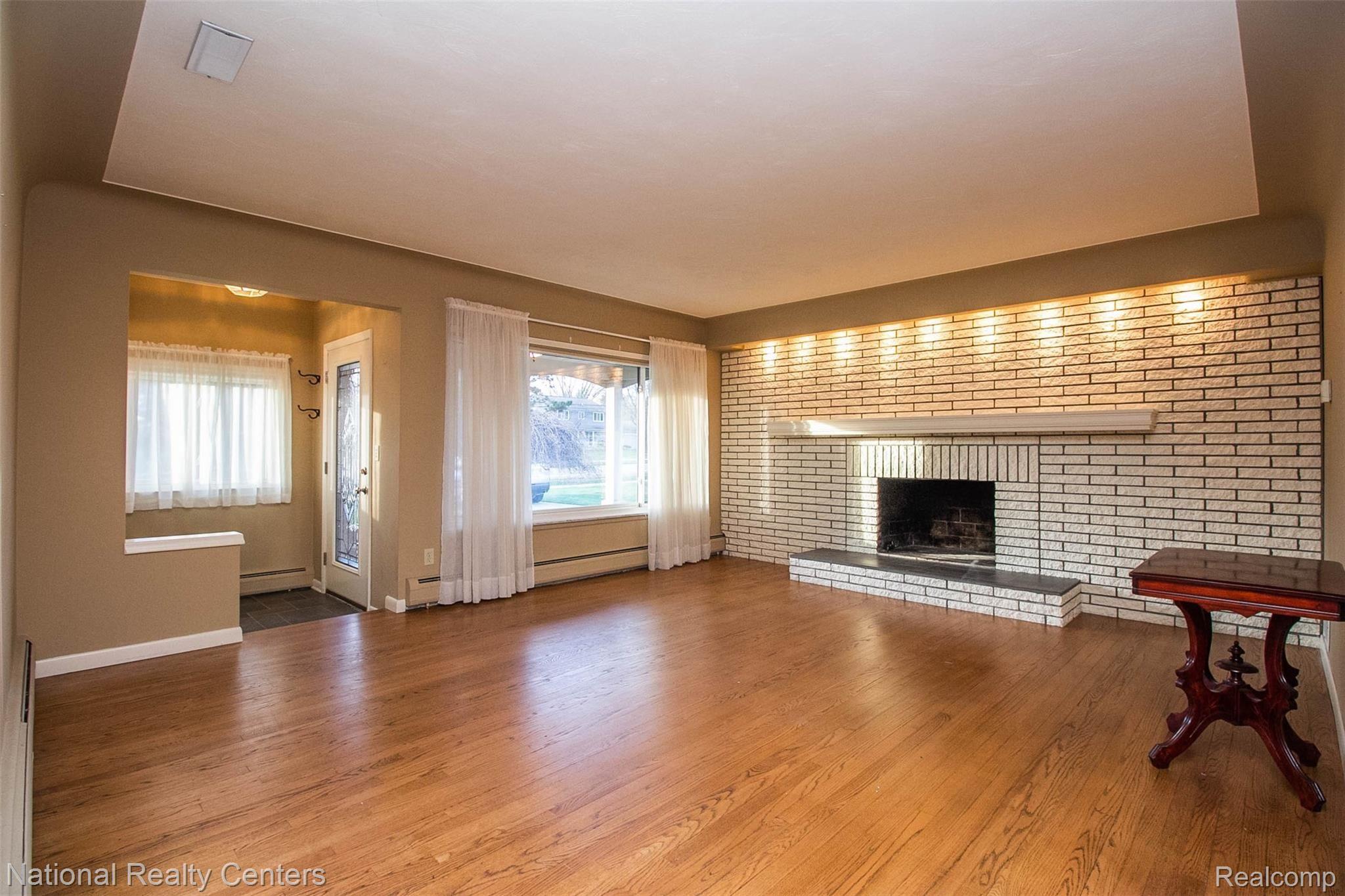 187 Old Perch Road Rochester, MI 48309 - Photo 7 of 35 8.jpg
