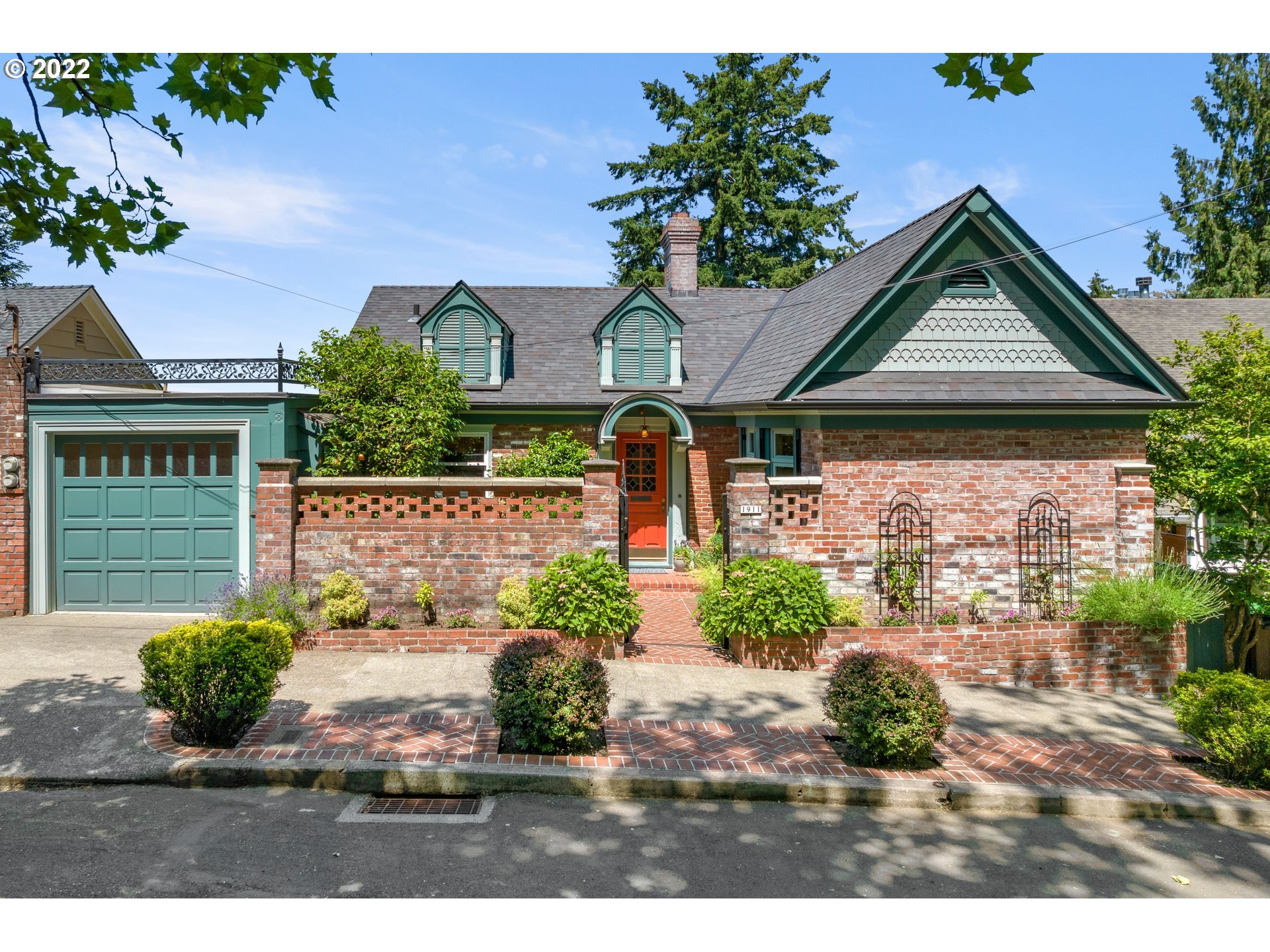 1911 Southwest Elizabeth Street Portland, OR 97201 - Photo 1 of 25 Gallery Image 1