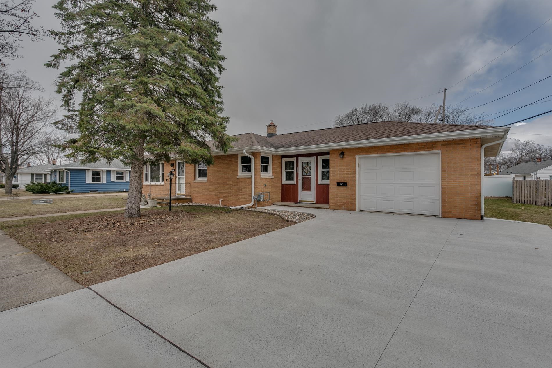 218 South Patrick Street Kimberly, WI 54136 - Photo 2 of 36