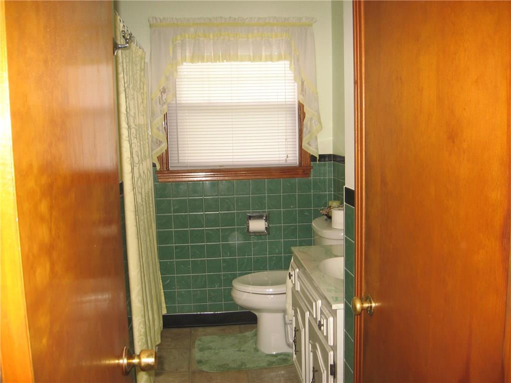 168 North Duffy Road Butler, PA 16001 - Photo 15 of 25 FULL BATH