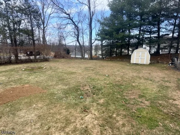 a view of a house with backyard