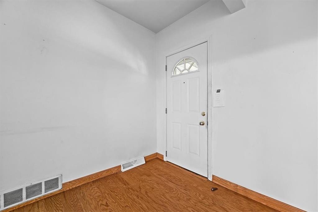 915 1st Street McKees Rocks, PA 15136 - Photo 9 of 25 a view of room