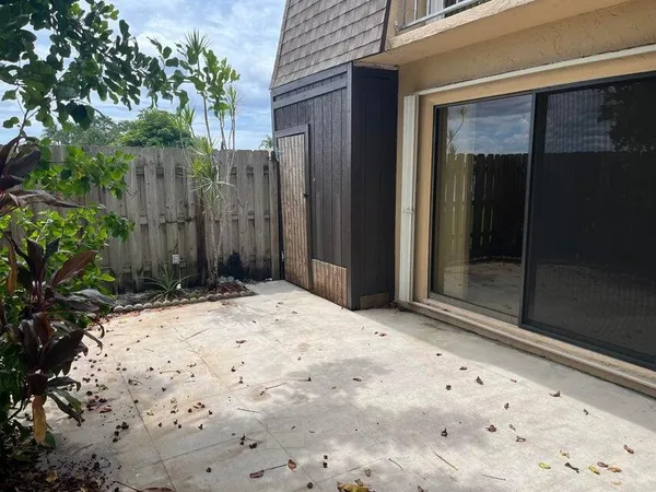 $2,200 | 4803 Waterview Circle, Palm Springs, FL 33461