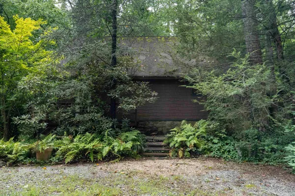 $999,900 | 1516 West Lakeshore Drive, Landrum, SC 29356
