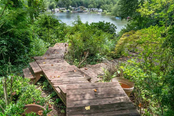 $999,900 | 1516 West Lakeshore Drive, Landrum, SC 29356