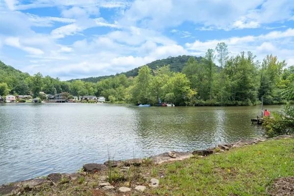 $999,900 | 1516 West Lakeshore Drive, Landrum, SC 29356