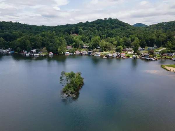 $999,900 | 1516 West Lakeshore Drive, Landrum, SC 29356