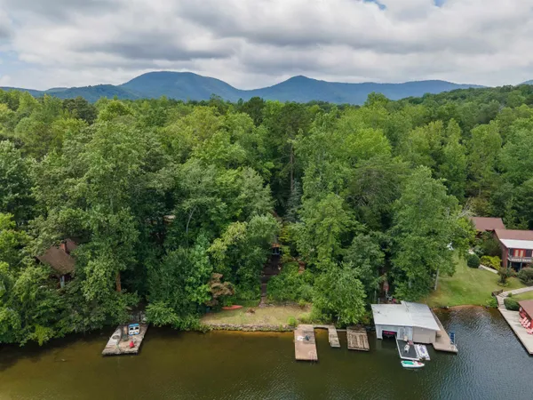 $999,900 | 1516 West Lakeshore Drive, Landrum, SC 29356