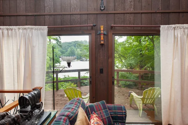 $999,900 | 1516 West Lakeshore Drive, Landrum, SC 29356