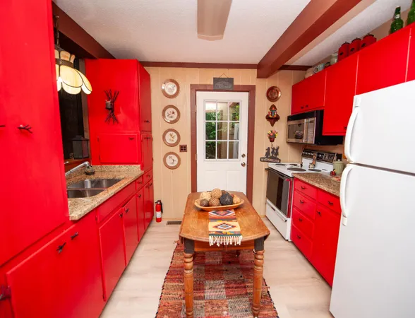 $999,900 | 1516 West Lakeshore Drive, Landrum, SC 29356