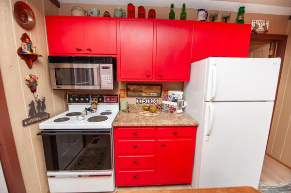 $999,900 | 1516 West Lakeshore Drive, Landrum, SC 29356