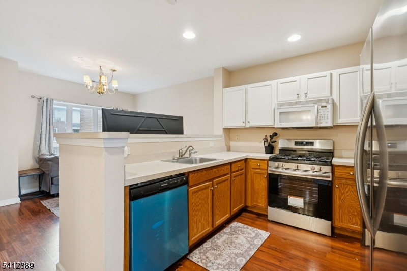 368 Rector Street, Unit 408 Perth Amboy, NJ 08861 - Photo 6 of 37