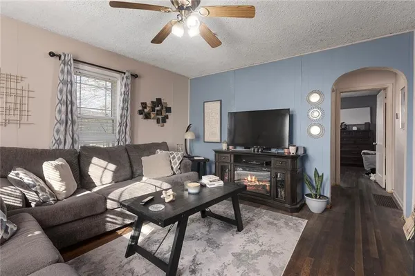 $160,000 | 5330 Northeast Barnes Avenue, Kansas City, MO 64119