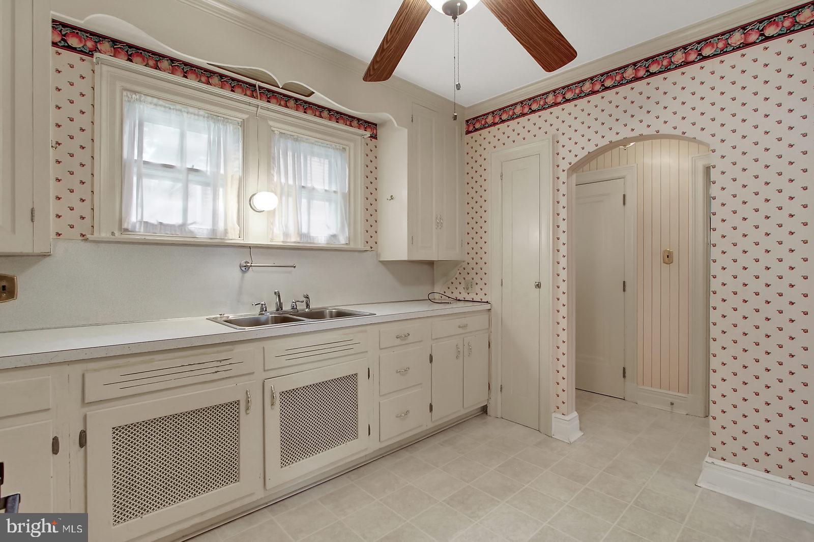 157 Springdale Road York, PA 17403 - Photo 12 of 26 Gallery Image 12