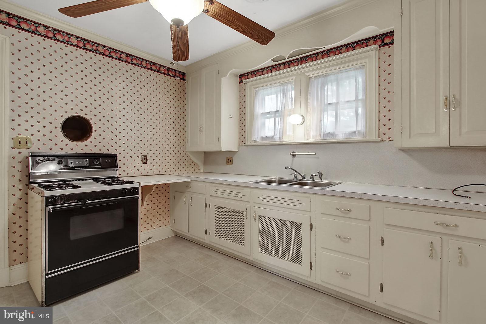 157 Springdale Road York, PA 17403 - Photo 10 of 26 Gallery Image 10