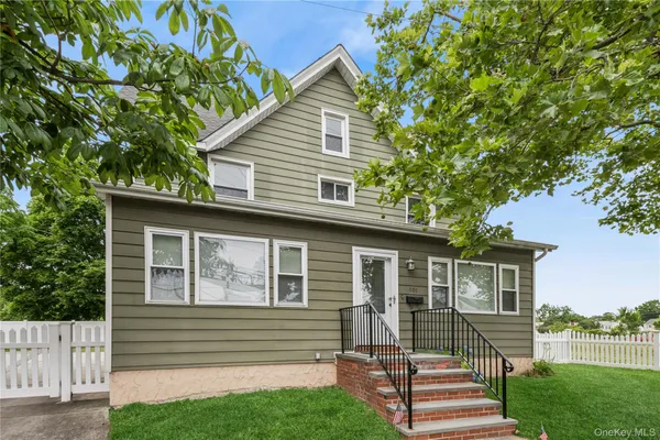 $799,000 | 401 Ocean Avenue, Malverne, NY 11565