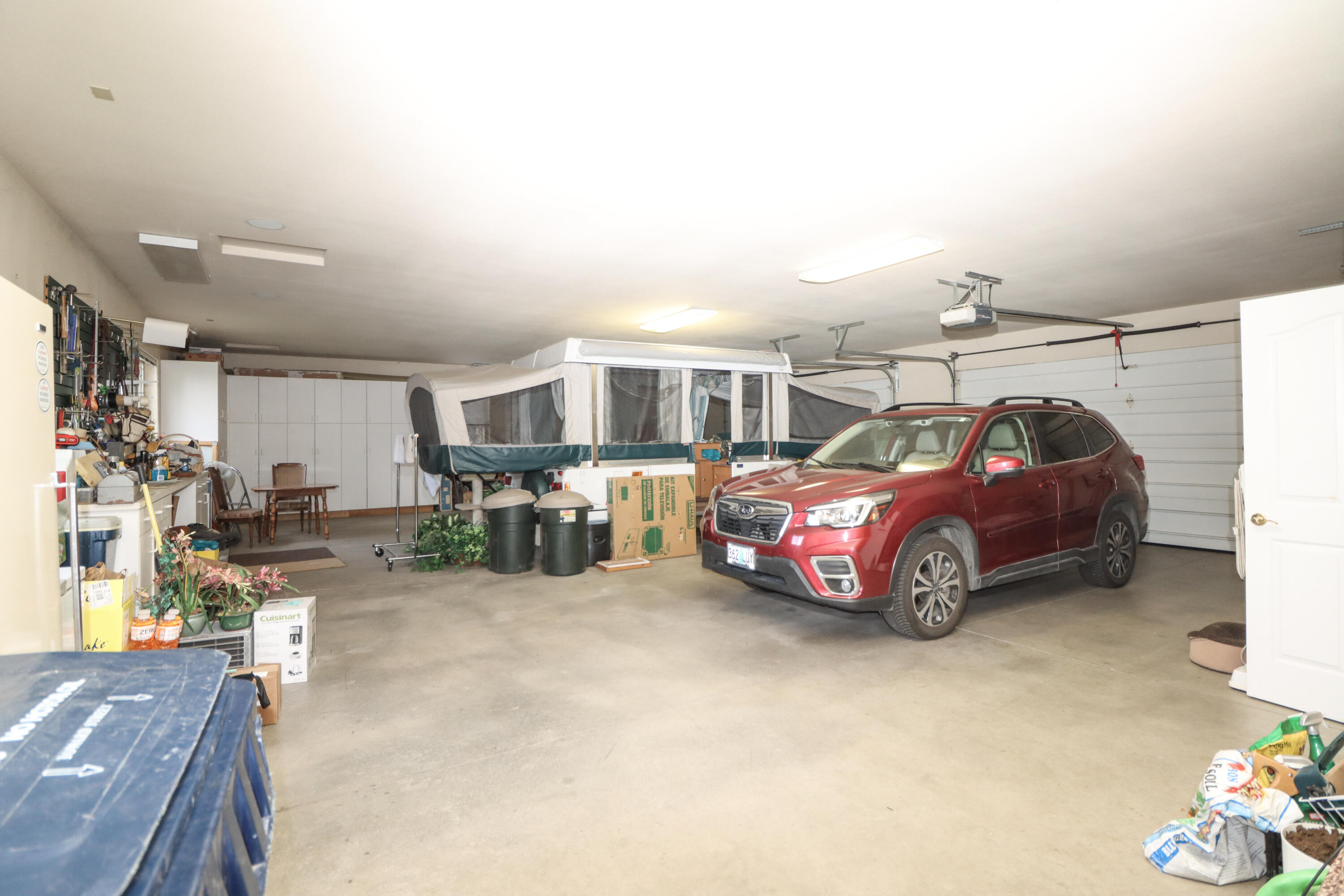 60485 Billadeau Road Bend, OR 97702 - Photo 27 of 47 Attached 4-Car Garage