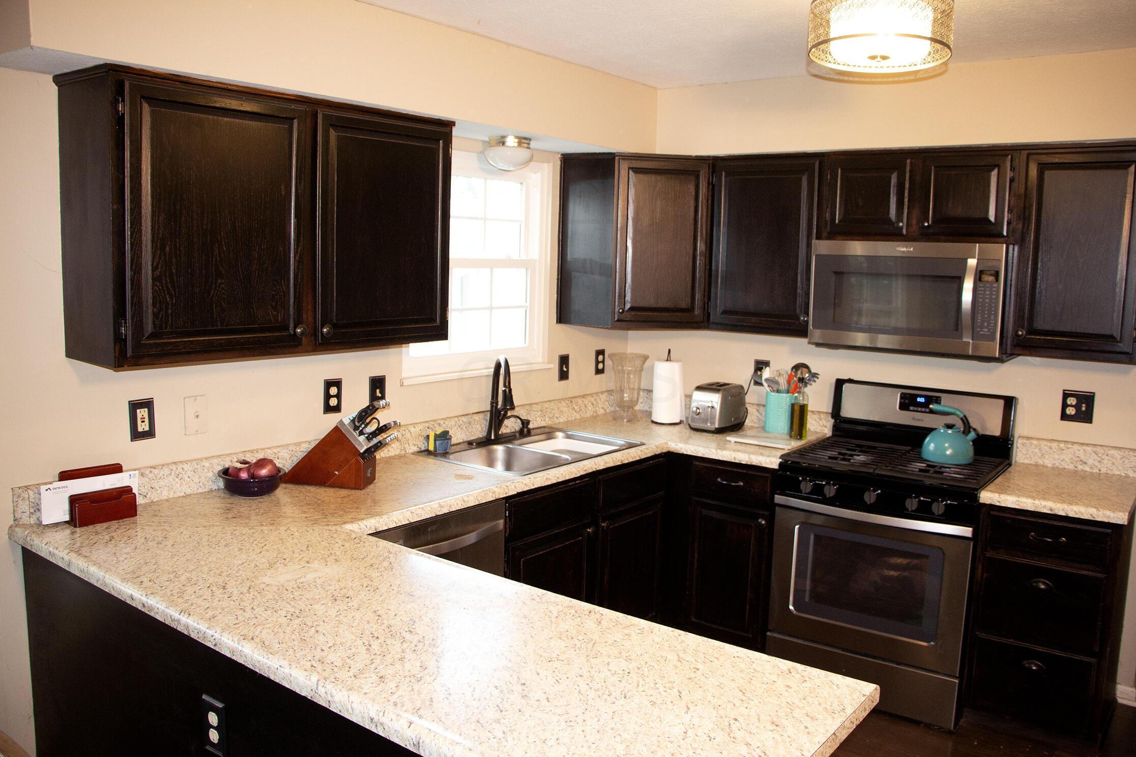 5712 Davidson Road Hilliard, OH 43026 - Photo 5 of 23 kitchen