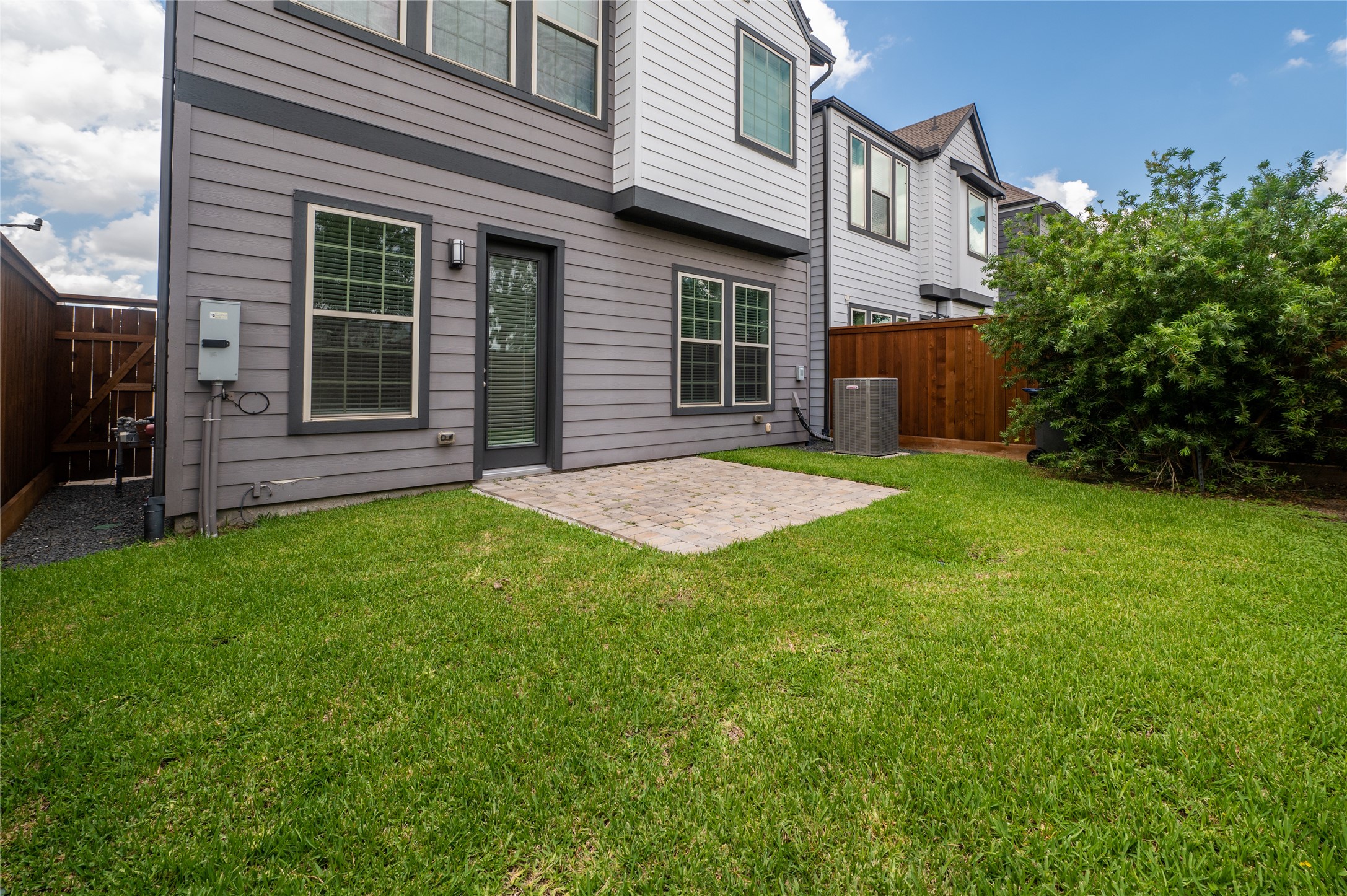 963 Lilly Flower Lane Houston, TX 77091 - Photo 9 of 28 Private backyard
